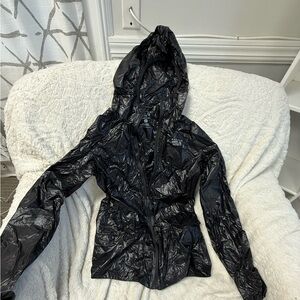 Mountain Hard Ware black lightweight Rain shell - size M